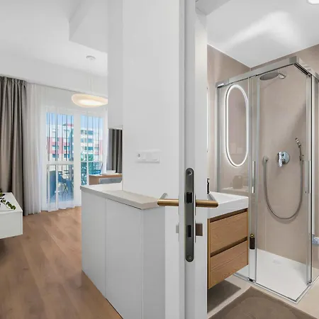Zahradnicka With Parking And Balcony * ברטיסלאבה