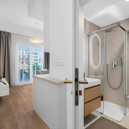 Zahradnicka With Parking And Balcony * ברטיסלאבה