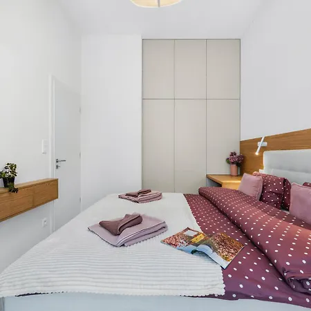 Lejlighed Zahradnicka With Parking And Balcony *